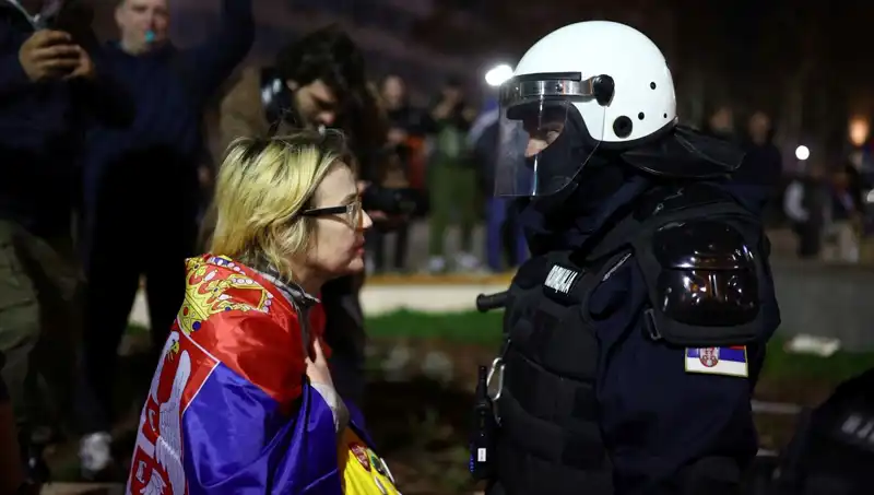 Sırbistan Polisi Protestoları Bastırmak için Yasaklı Sonik Silah Kullandı!