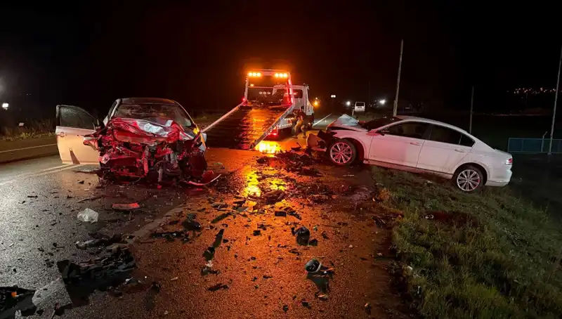 Çanakkale’de Feci Trafik Kazası: 3 Kişi Hayatını Kaybetti, 1 Kişi Yaralı