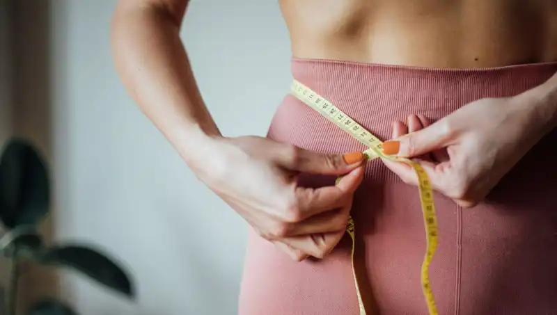 Egzersiz yaparken belinizi 3 cm inceltecek yöntem keşfedildi!