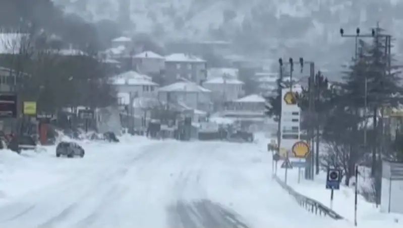 Sertavul Geçidi'nde Kar ve Tipi Etkisi: Ulaşım Tamamen Kesildi