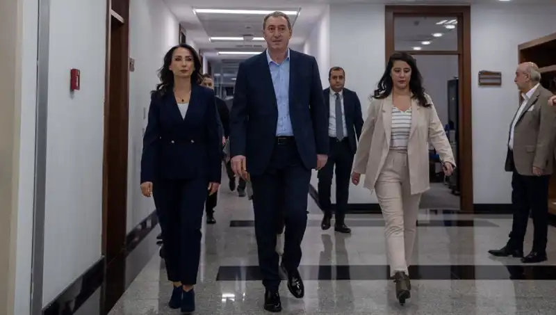 DEM Parti Heyeti, Siyasi Parti Turu ile Politika Arenasında Ses Getiriyor