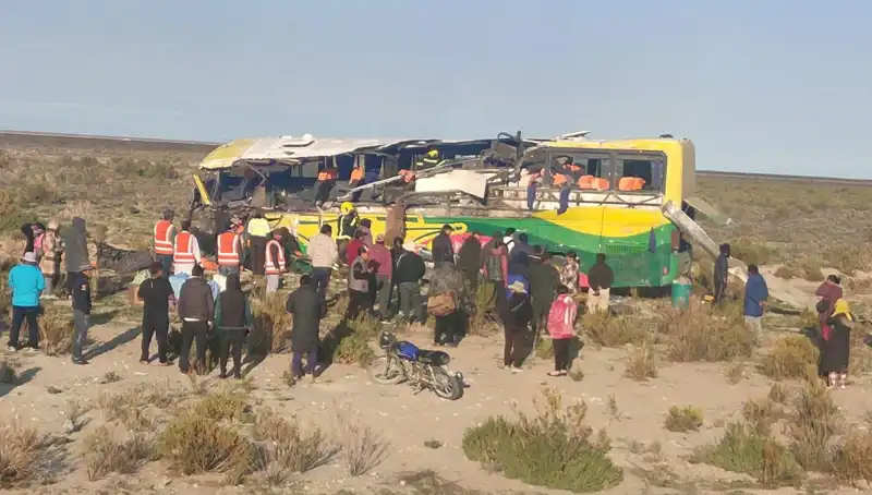 Bolivya'da Feci Bir Otobüs Kazası: 37 Kişi Hayatını Kaybetti