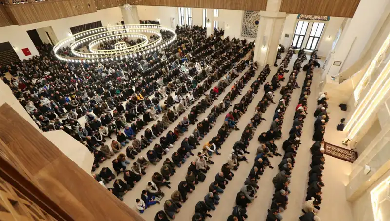 Bugün Cuma Namazı Saat Kaçta? 4 Nisan'da Namaz Vakitleri Açıklandı