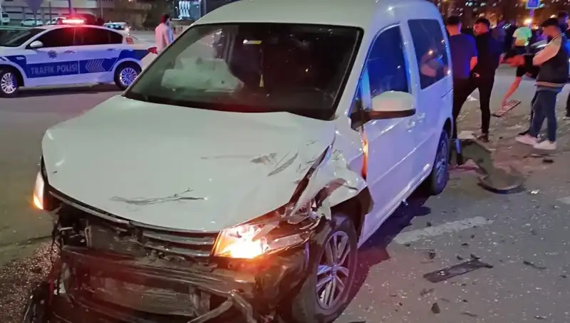 Batman’da Otomobil ve Hafif Ticari Araç Çarpıştı: 7 Yaralı