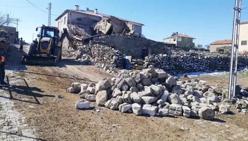 Kayseri'de Üzücü Olay: Ahır Çöktü, 35 Hayvan Hayatını Kaybetti