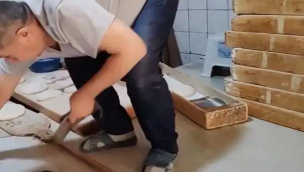 Pide Fırınına Terlikle Basmaktan 105 Bin TL Cezaya Çarptırıldı!
