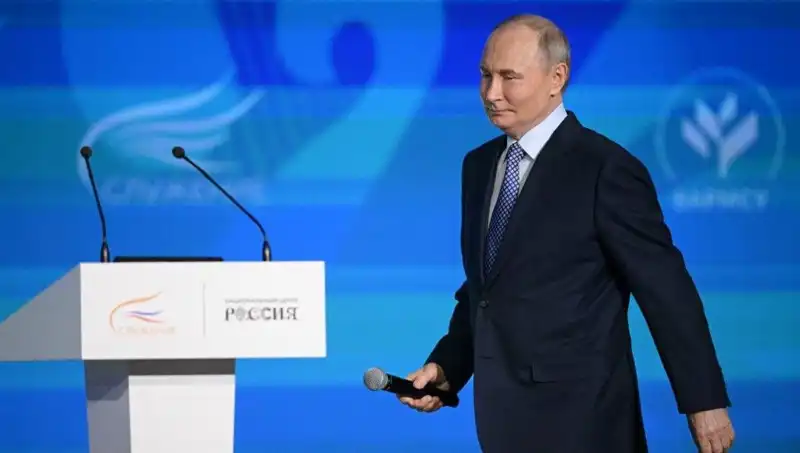 Rusya'da Yeni "Yabancı Ajan" Yasası: Putin'in İmzasıyla Değişim Zamanı
