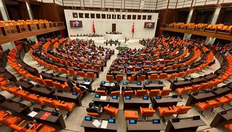 Emekli İkramiyeleri İçin Tarihi Teklif: İlk 4 Madde TBMM'den Geçti