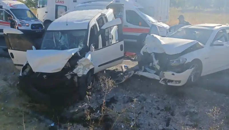 Nevşehir'de Feci Trafik Kazası! 14 Kişi Yaralandı