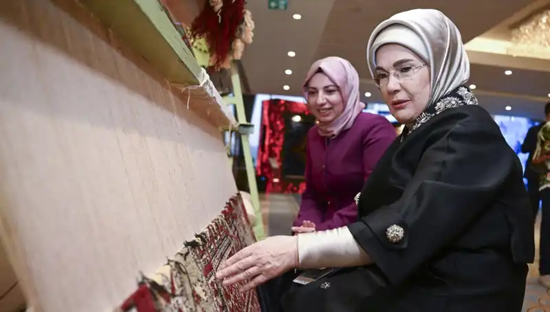 Emine Erdoğan’ın El Emeği Halısı Açık Artırmada Satıldı: Geliri Depremzedelere Yardım İçin!