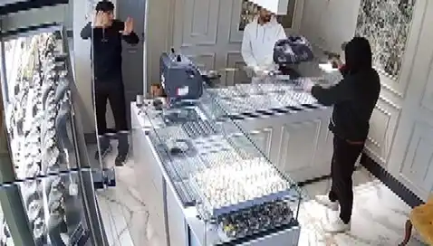 Bursa'da Kuyumcuya Yapılan Soygun Girişimi: Korkunç Anlar Kameralara Yansıdı