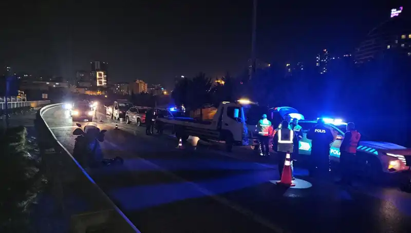 TEM Otoyolu'nda Sıradışı Kaza: Yatan Kişiyi Metrelerce Sürükledi!