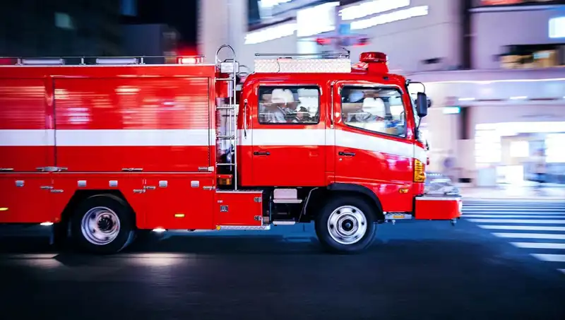 Tokyo'da Bina Yangını: İki Yaralı, Büyük Korku Yaşandı
