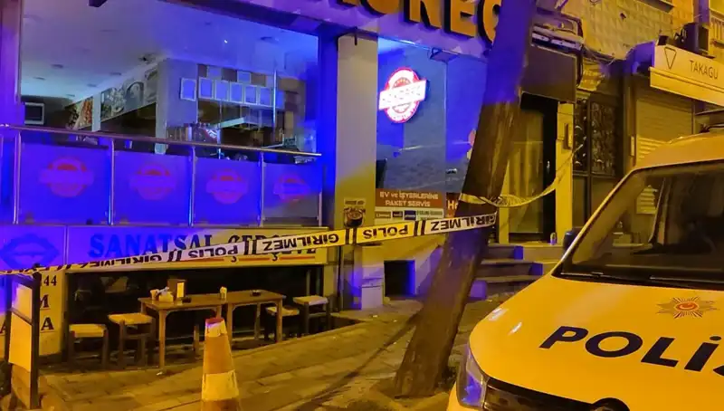 Üsküdar'da Komşular Arasında Çöp Kavgası: Bıçaklar Çekildi, Hayatlar Kaybedildi