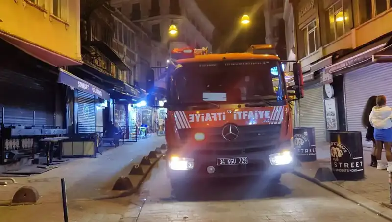 Beyoğlu'nda Asansör Boşluğuna Düşen Müşteri Şok Edici Kaza Sonrasında Yaralandı