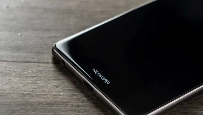 Huawei'nin Yeni Katlanabilir Telefonu: Devrim Niteliğinde Özelliklerle Gelecek!