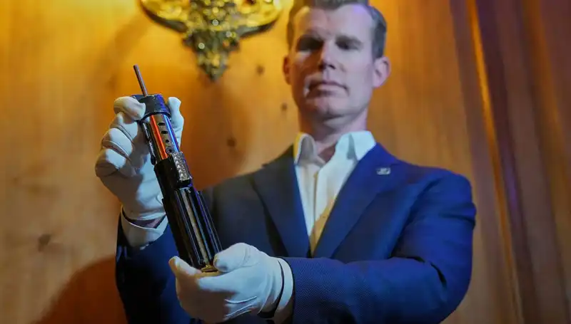 Darth Vader’ın Efsanevi Işın Kılıcı Rekor Fiyata Satıldı: 3.65 Milyon Dolar