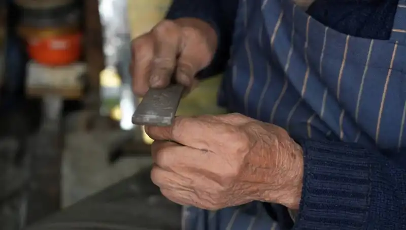 Teneke Ustalığı: Dünya Çapında Makbul Ürünler Üreten Usta Artisan