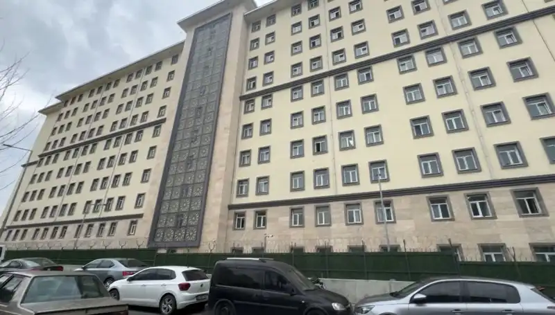 Kız Öğrenci Yurduna Giriş Yaptı: Bir Şok Olay Daha!